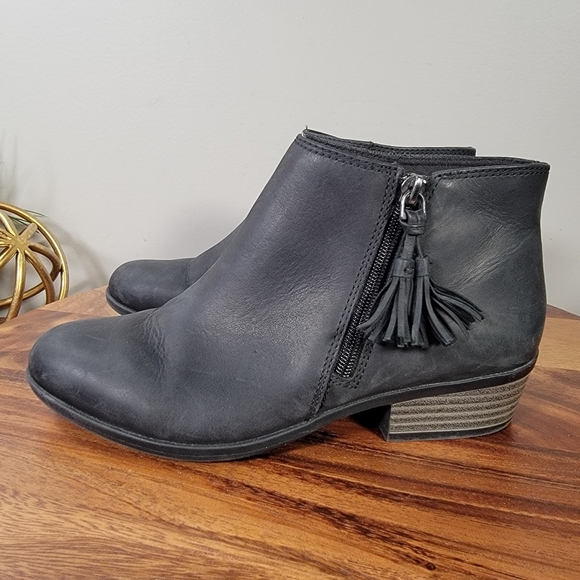 Clarks Collection Women's Black Leather Ankle Boots Size 7.5 Comfy Western Boho - Picture 6 of 14